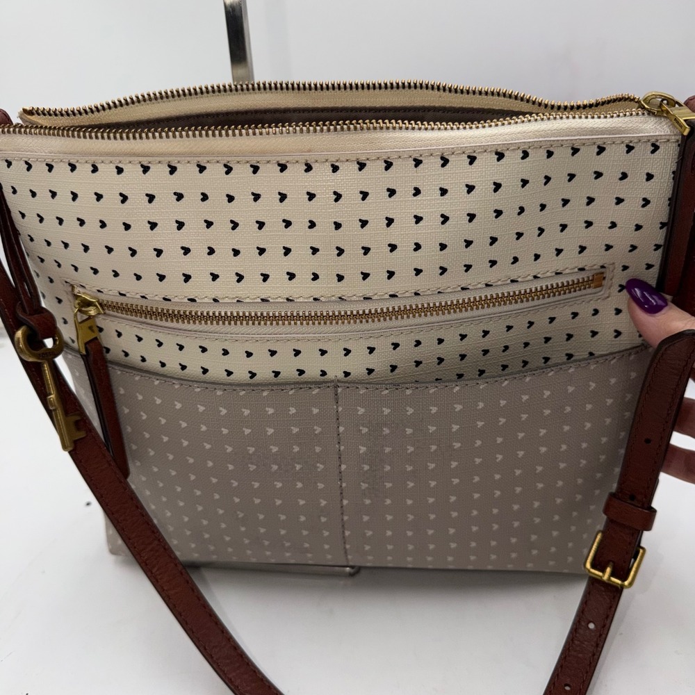 Fossil Crossbody Bag Heart Print Coated Canvas Cream Taupe Leather Trim ZB7268 - Picture 2 of 13